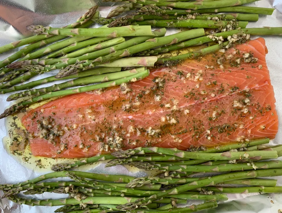 DASH Diet Baked Salmon with Asparagus